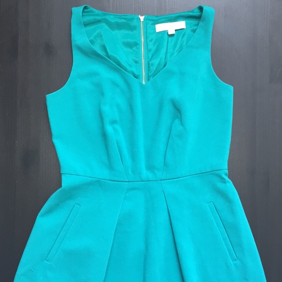 LOFT Dresses & Skirts - Loft Green Dress w/ Two Pockets